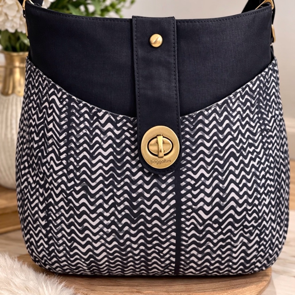 Baggallini black and White Chevron Shoulder Bag with Gold Hardware